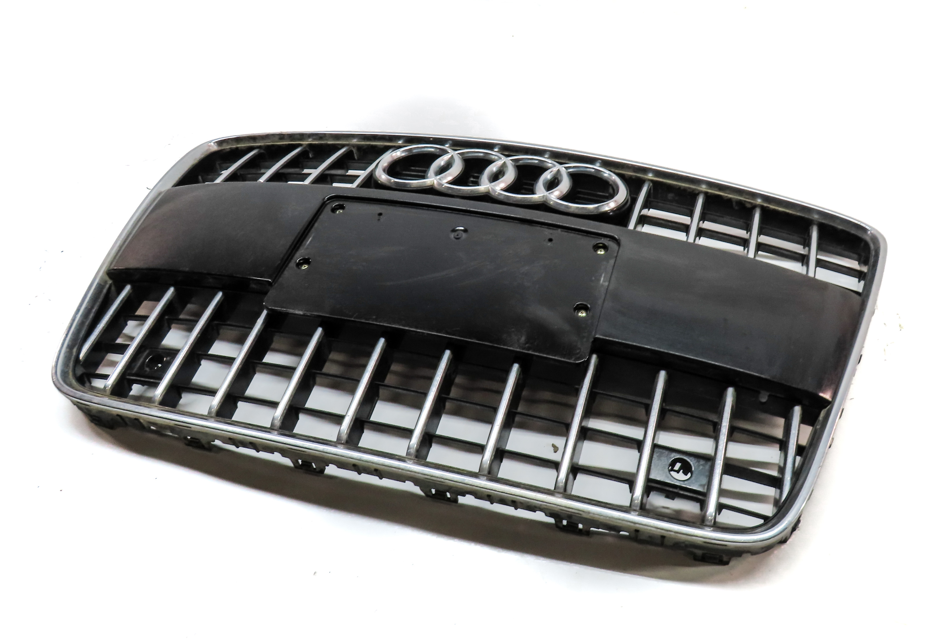 2010-2015 AUDI Q7 (4L) FRONT MAIN CENTER HOOD GRILLE AIR VENT TRIM (BLACK) — exact item pictured
